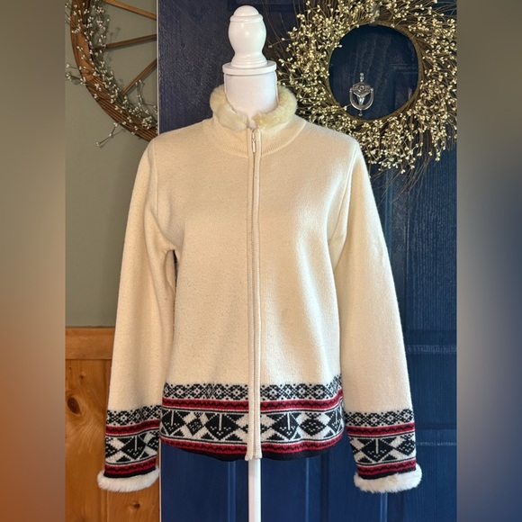 Vintage Pendleton Cream Sweater w/ Black &Red Accents Size S. 100% Virgin Wool - Picture 1 of 14
